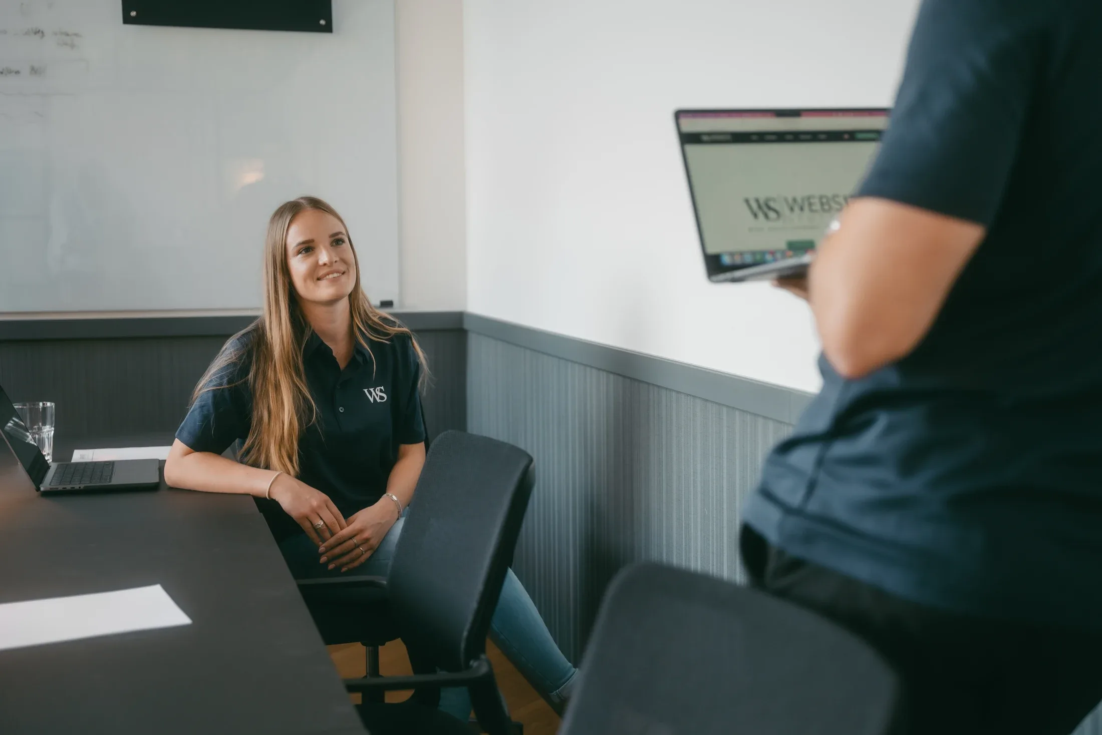 Marketing-Strategiegespräch im Team bei Website Stuttgart in Stuttgart